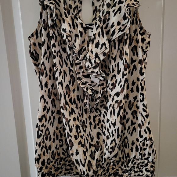 White House Black Market Animal Print Sleeveless Top with Ruffle Detail - Picture 3 of 6